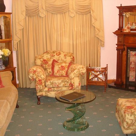 Rosmo House B&B Уестпорт Екстериор снимка