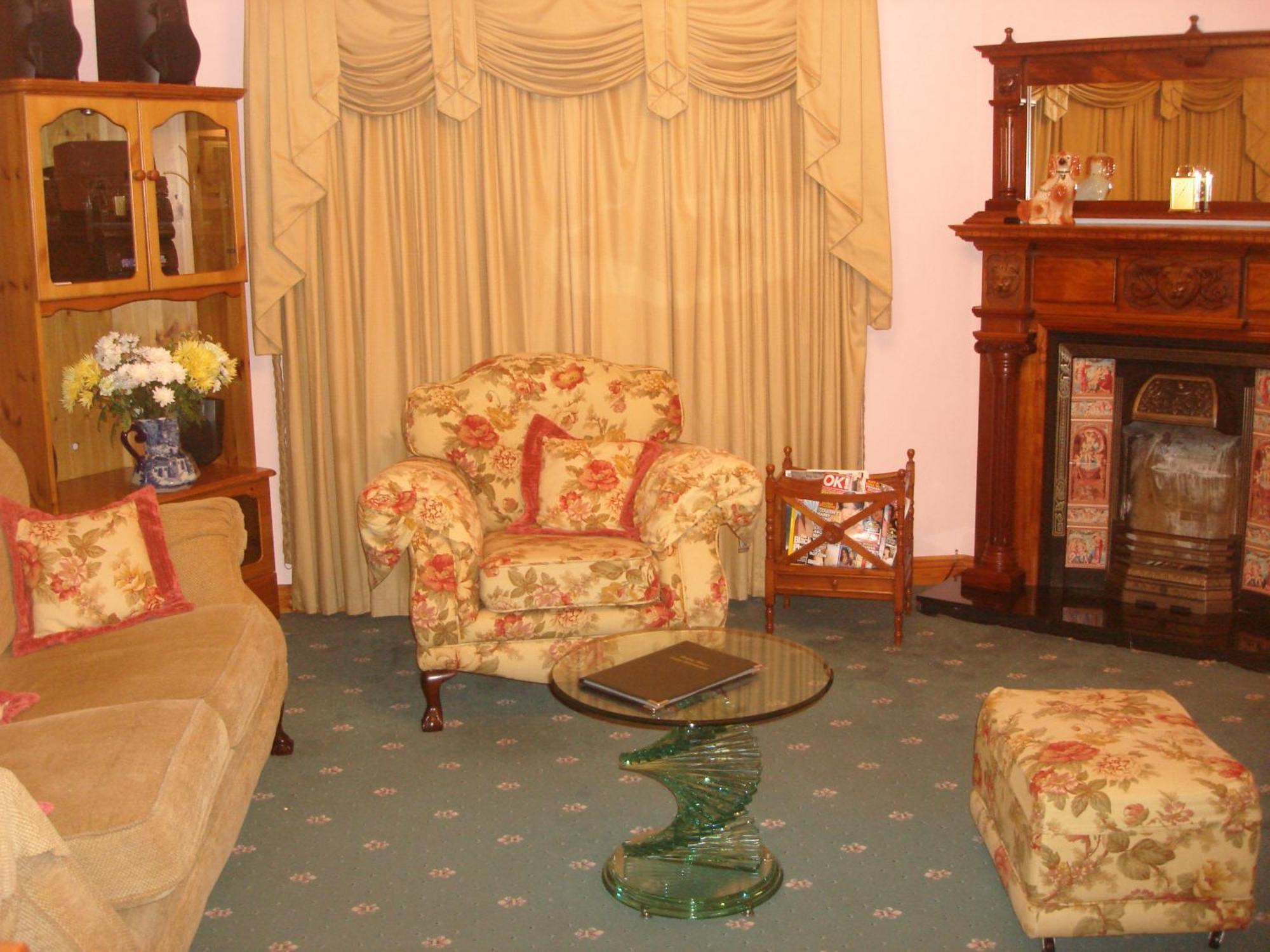 Rosmo House B&B Уестпорт Екстериор снимка