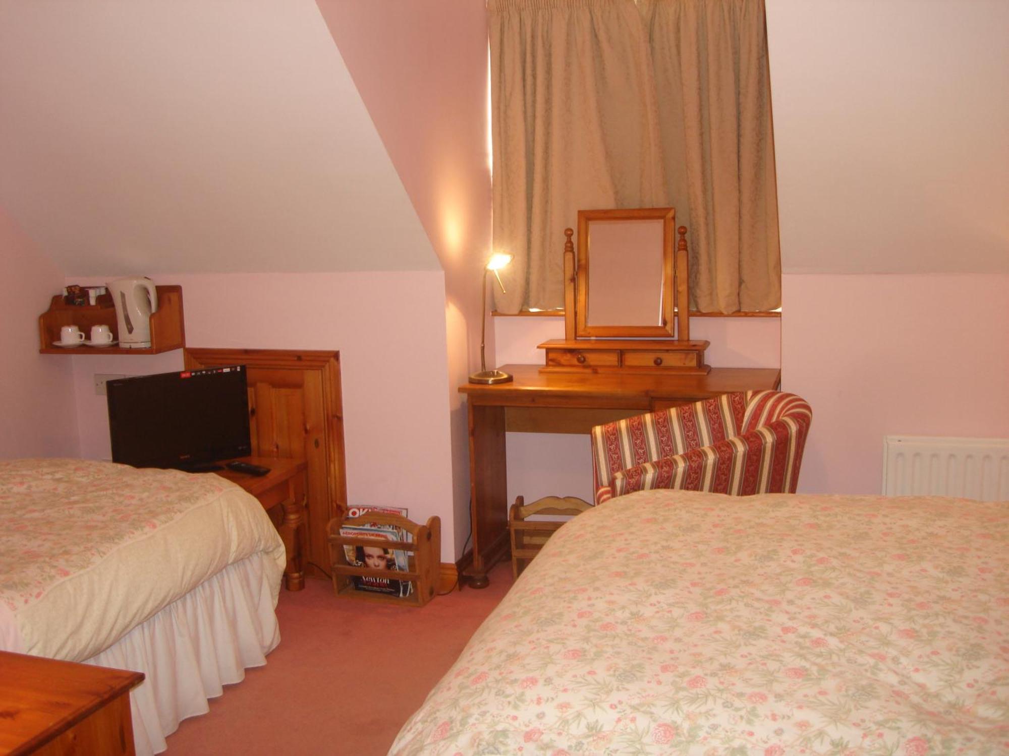 Rosmo House B&B Уестпорт Екстериор снимка
