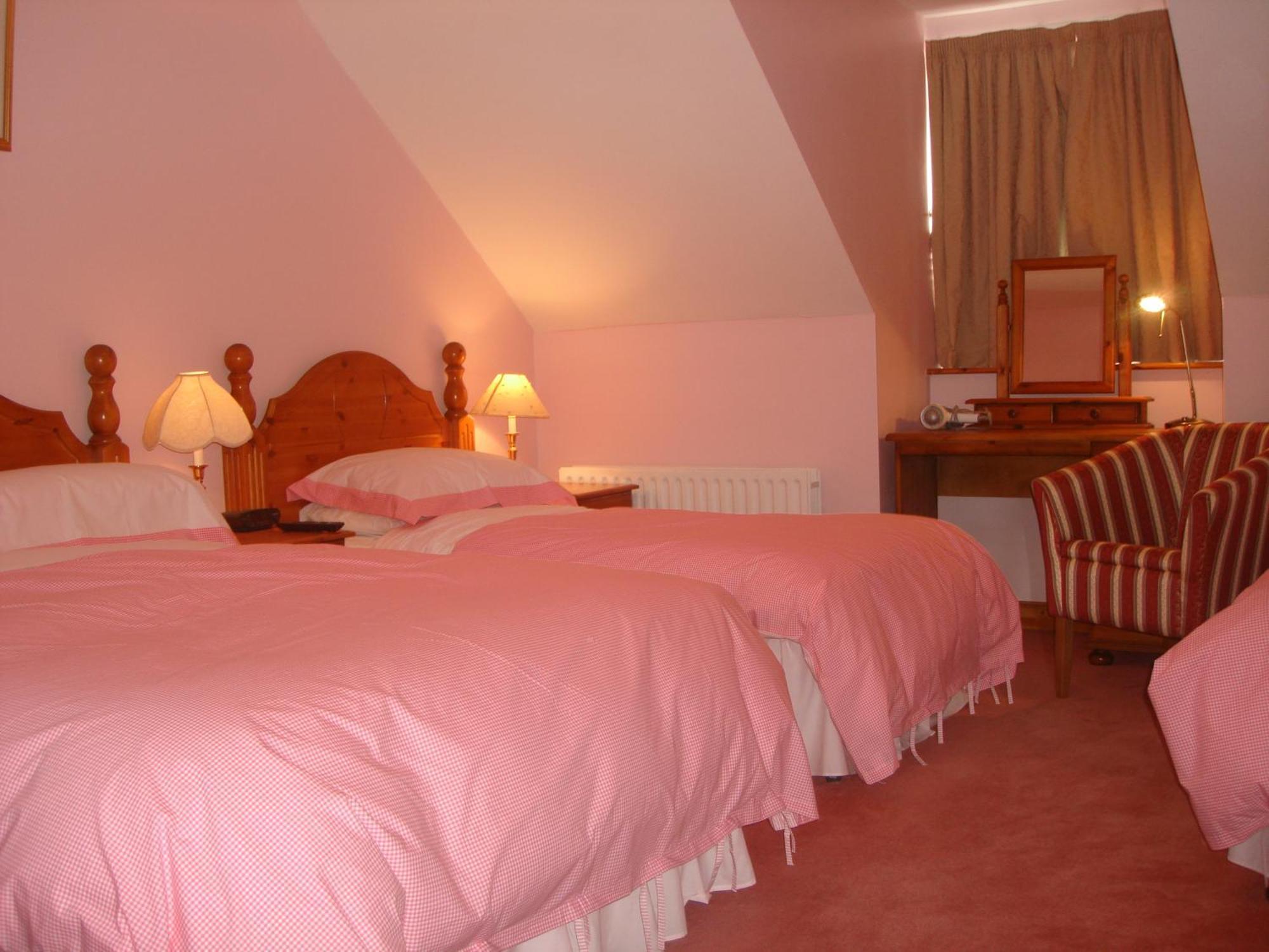 Rosmo House B&B Уестпорт Екстериор снимка