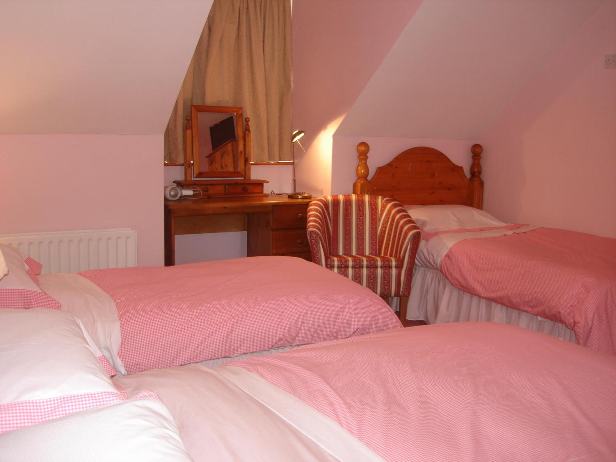 Rosmo House B&B Уестпорт Екстериор снимка