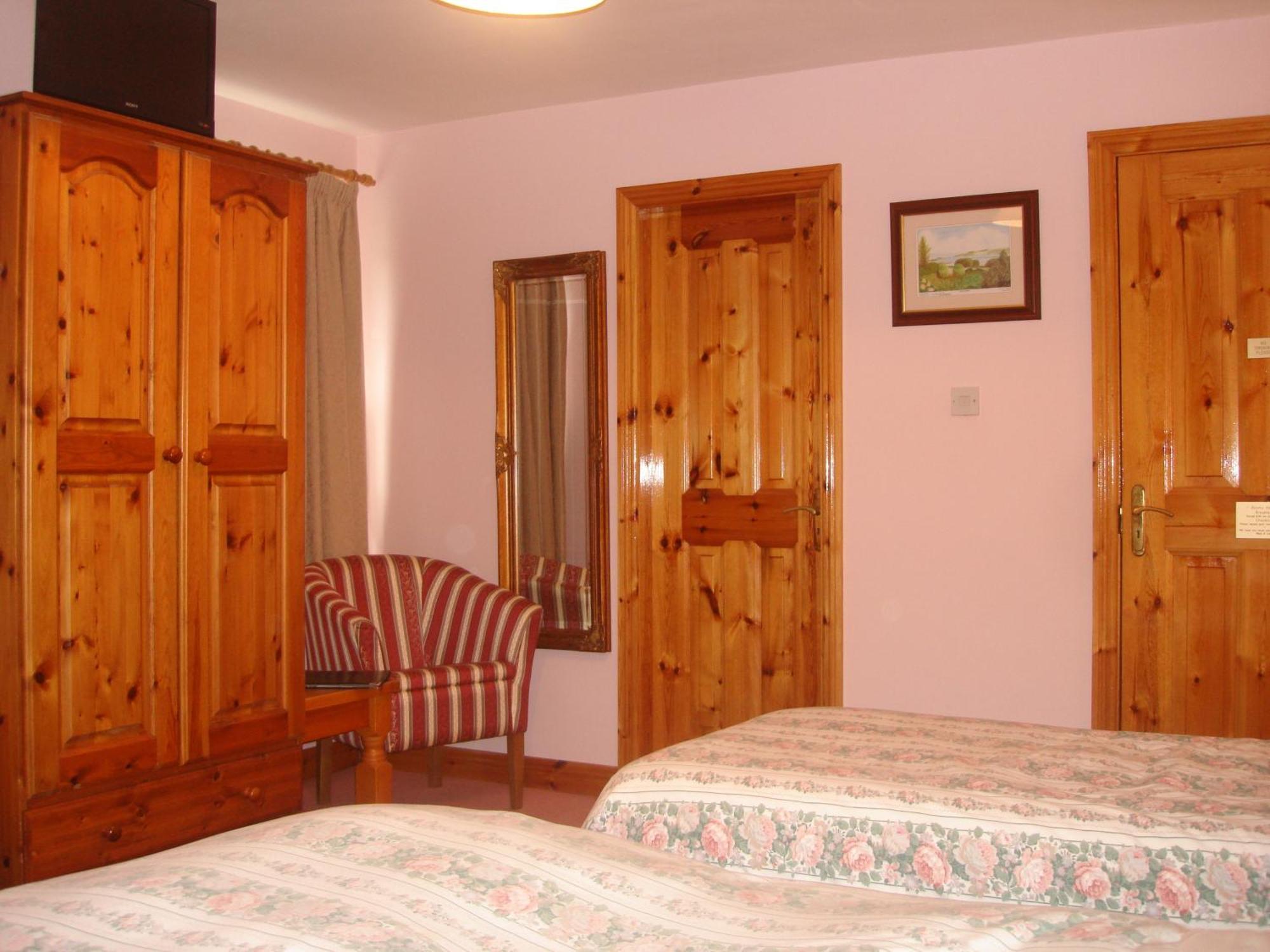 Rosmo House B&B Уестпорт Екстериор снимка